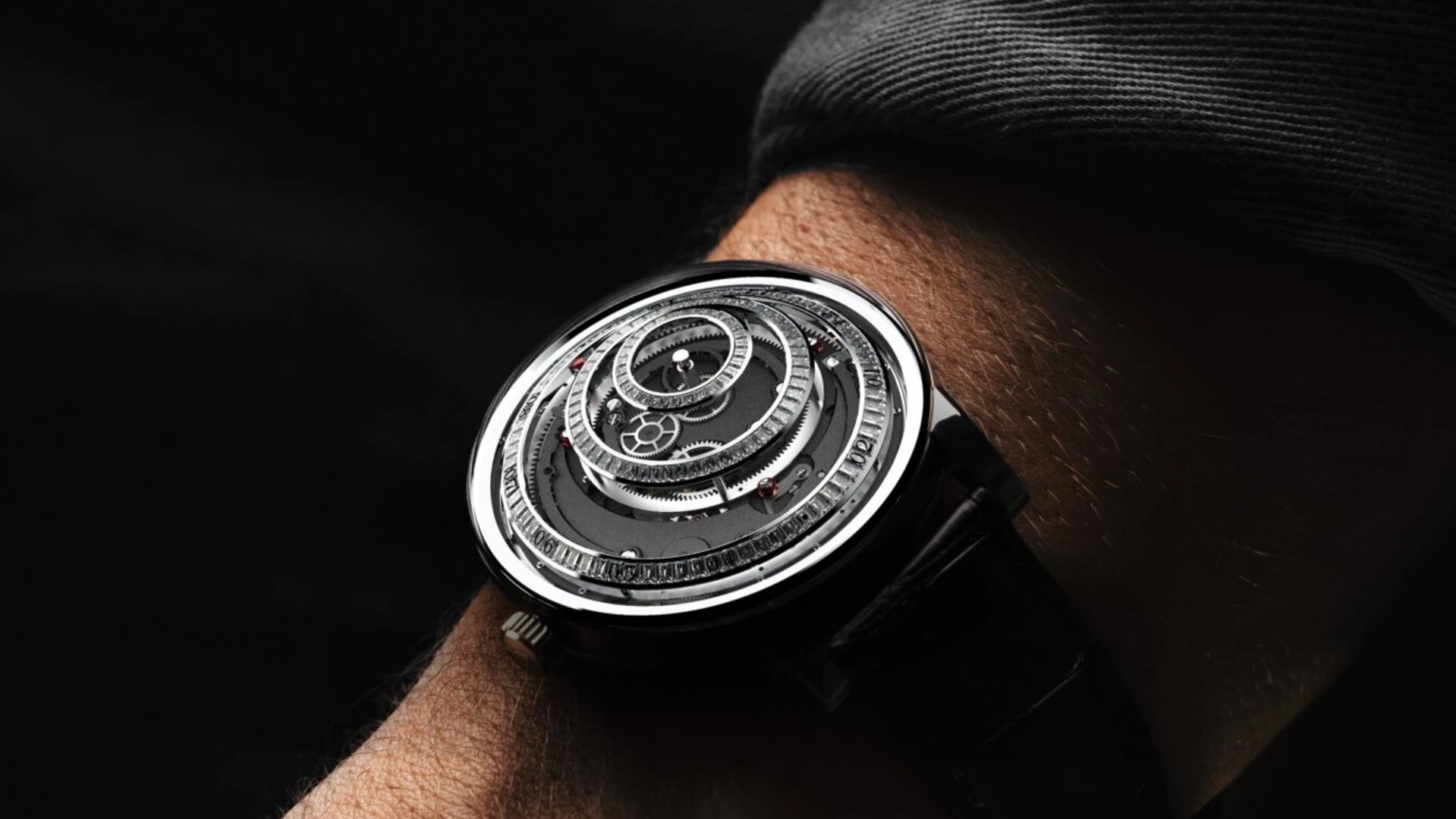 trilobe watch on a man wrist