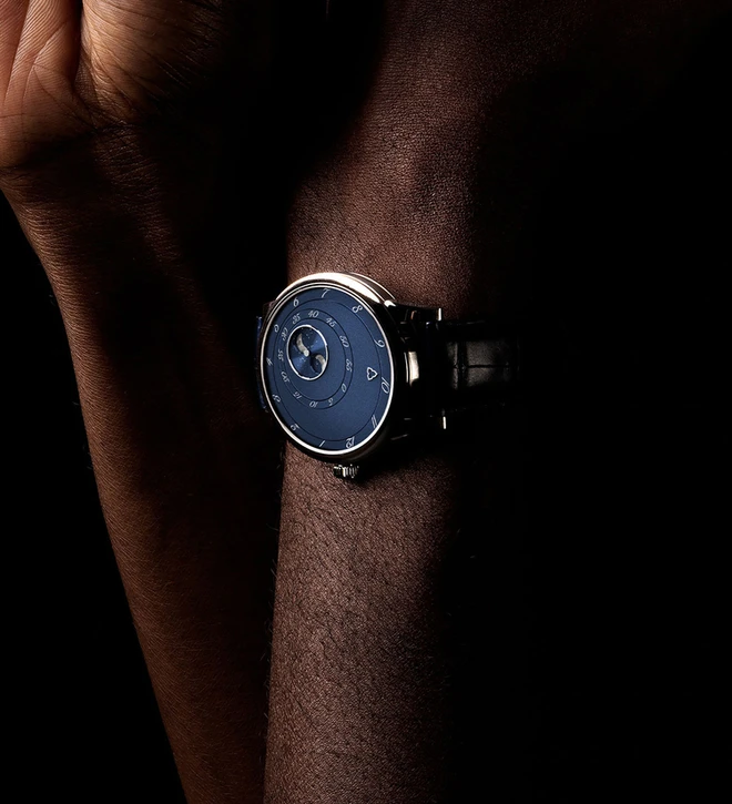 trilobe_les_martinaux_l_heure_exquise_blue_38_wristshot
