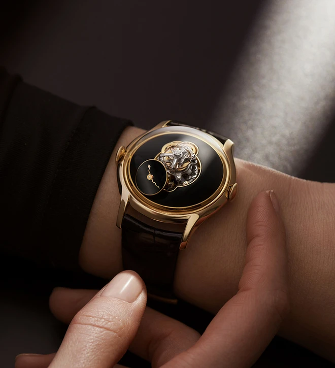 MBandF LM flyingT onyx wristshot