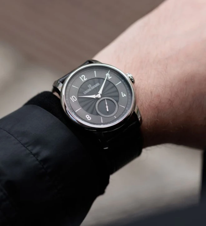 louis erard excellence petite Send guilloche black wristshot