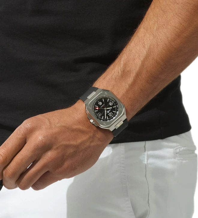 BR05 gmtblack rubber bellross wristshot