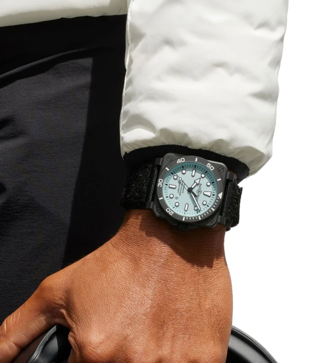 BR03 diver full lum bellross wristshot