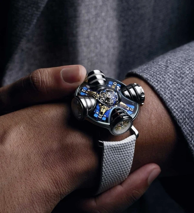 MBF HM 11 art deco blue wristshot