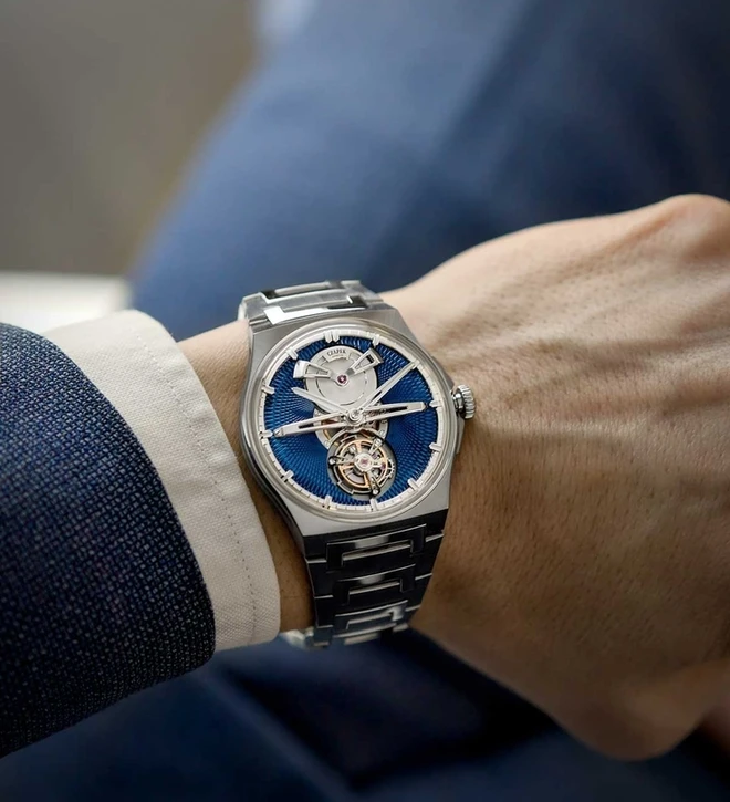 Czapek Antarctique Tourbillon Titanium Cosmic Blue wristshot