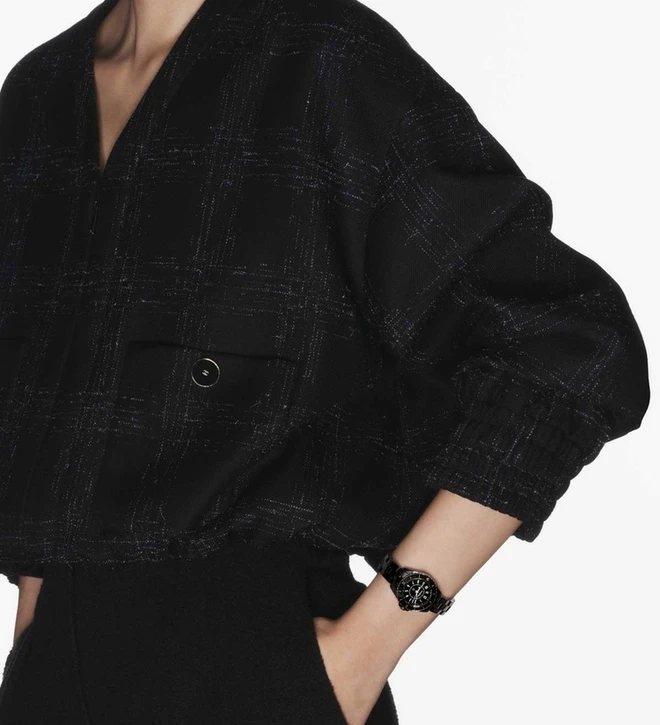 chanel j12 black 28mm H10133 lifestyle