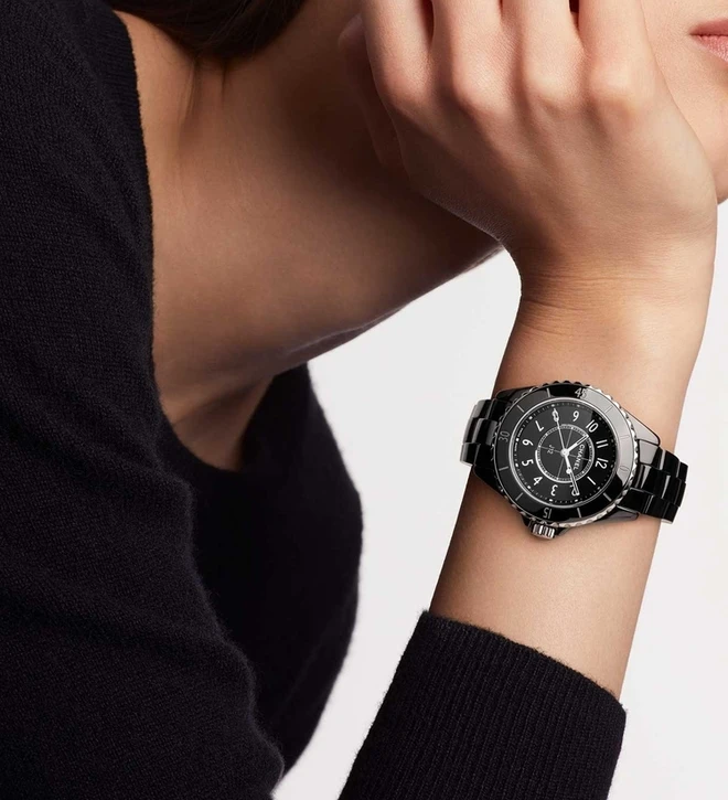 chanel j12 black 33mm H5695 wristshot