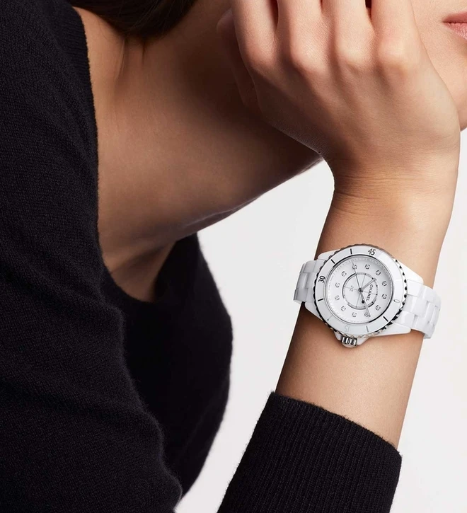chanel j12 white diamonds 33mm H5703 wristshot