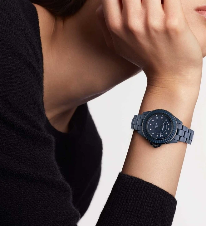 chanel j12 night blue diamonds 33mm H9657 wristshot
