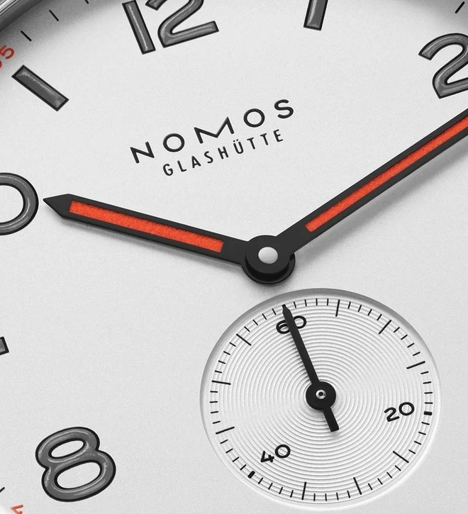 nomos club 38 dial