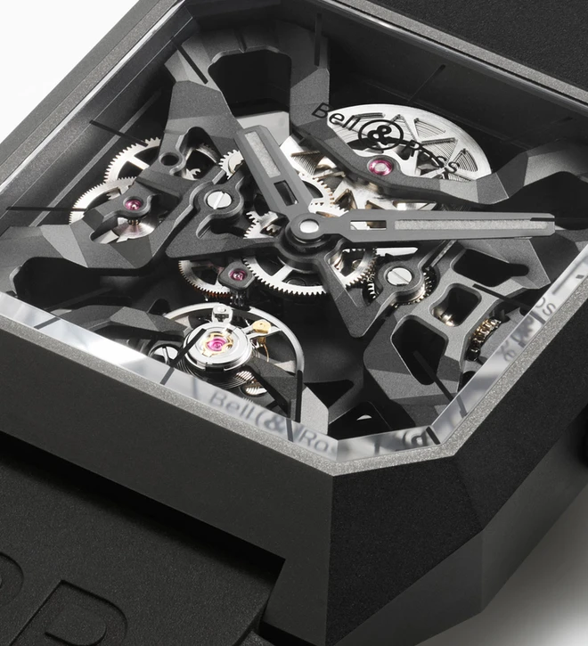 BR03_cyberceramic_bellross_lifestyle