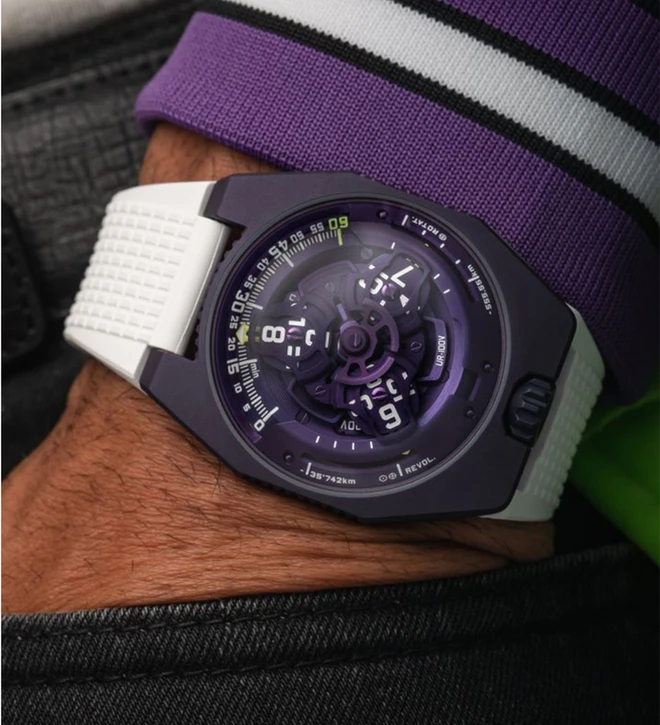 ur100_ultraviolet_wristshot