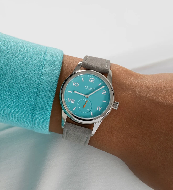 nomos_club_campus_endless_blue_36_wristshot