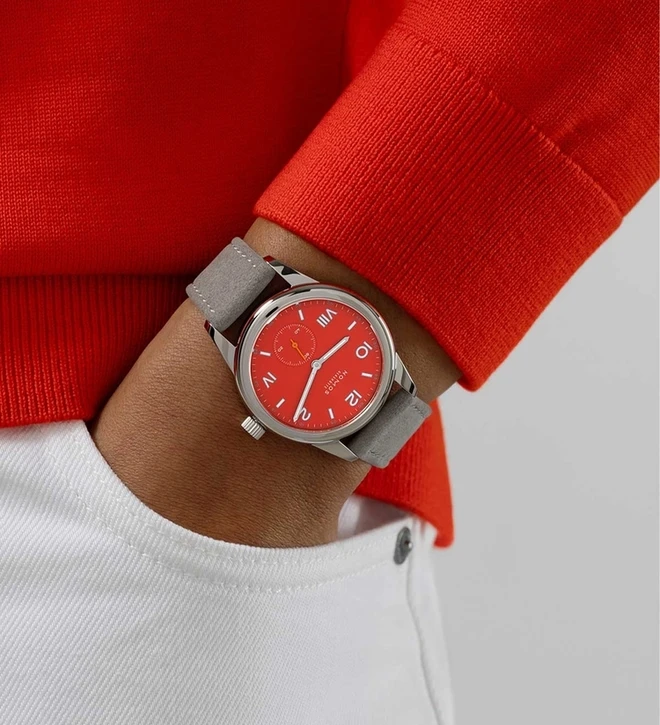 nomos_club_campus_red_stop_36_wristshot