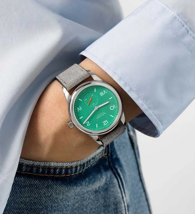 nomos_club_campus_electric_green_38_wristshot