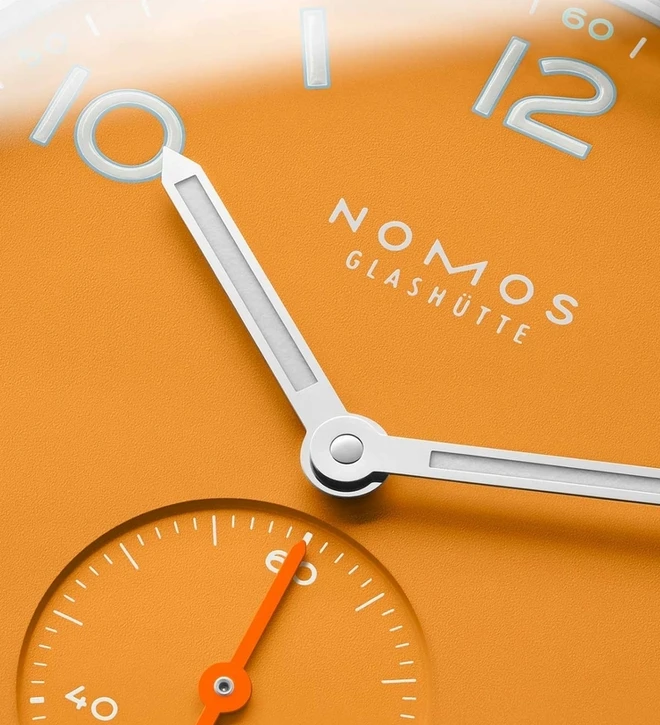 nomos_club_campus_future_orange_38_dial