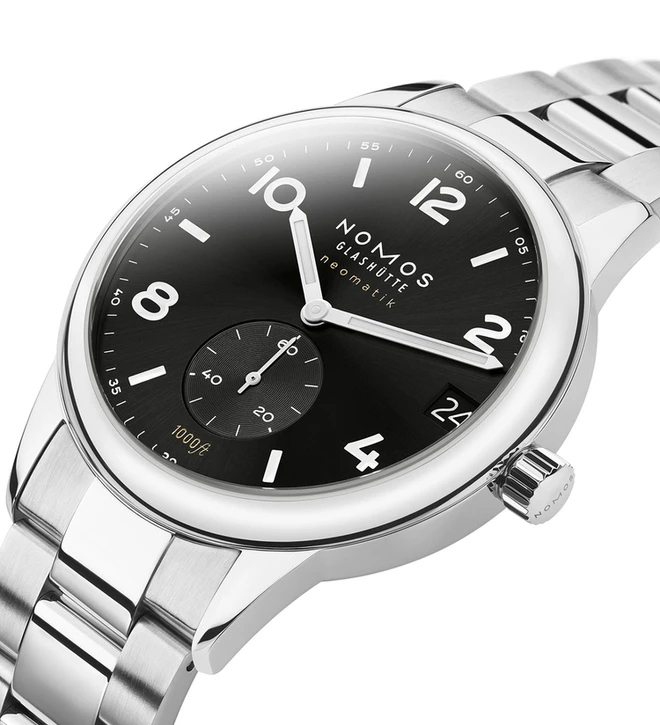 nomos_club_sport_neomatik_date_black_dial