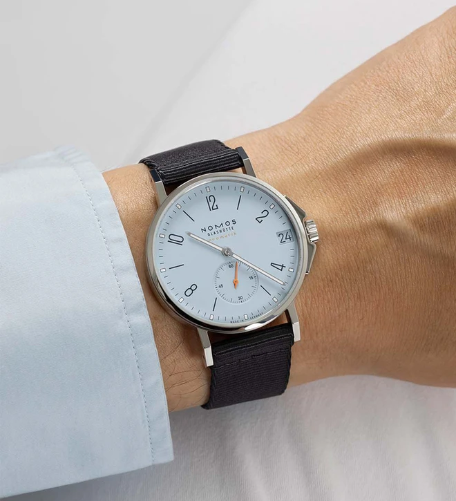 Ahoi_neomatik_38_sky_wristshot