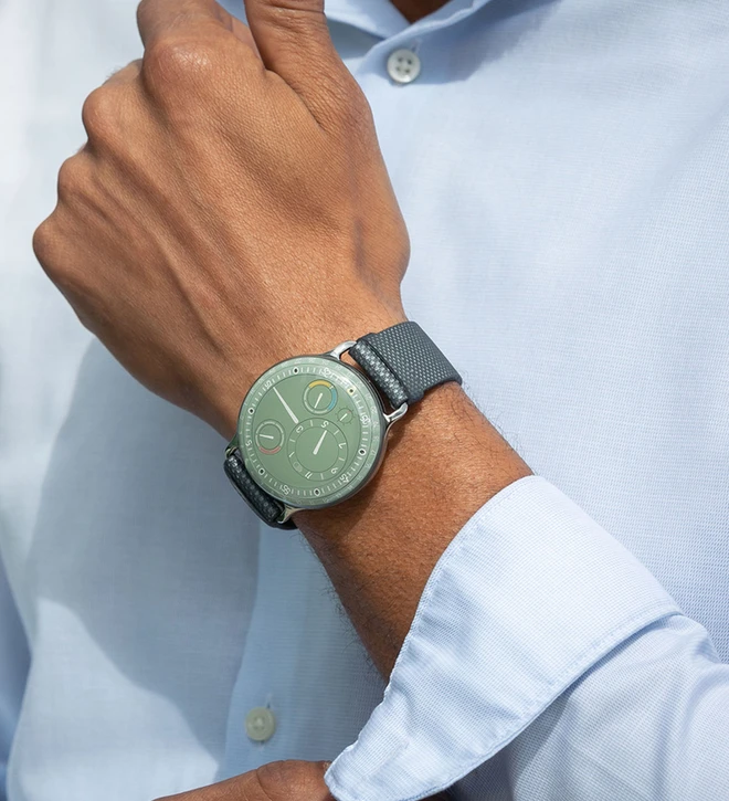 ressence_type3_ee_wristshot