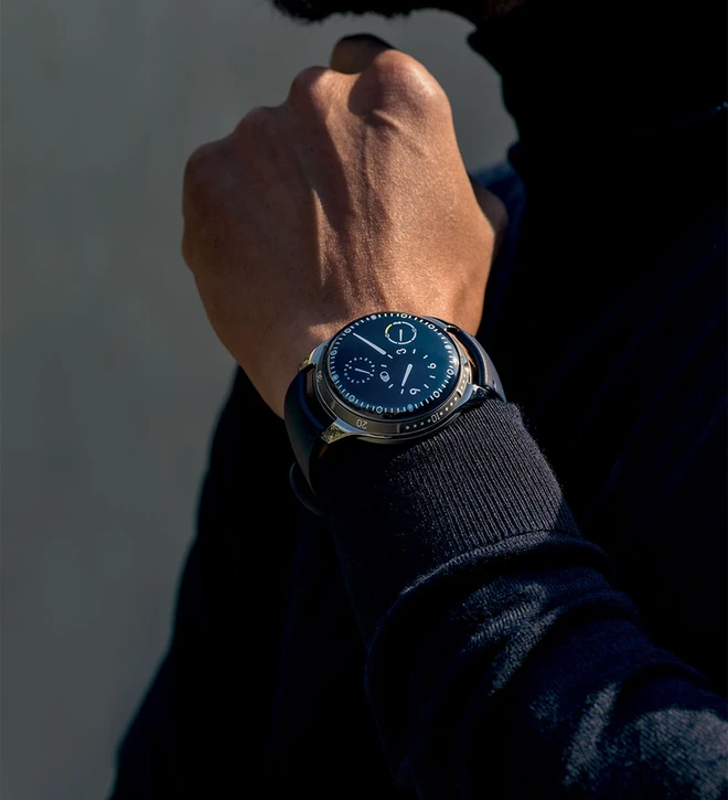 ressence_type5_bb_nightblue_wristshot