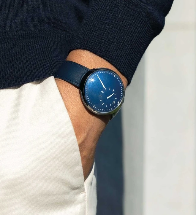 ressence_type8_cobalt_blue_wristshot