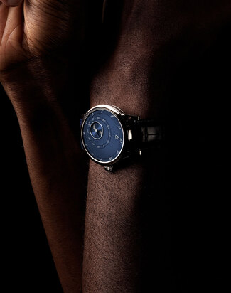 trilobe_les_martinaux_l_heure_exquise_blue_38_wristshot