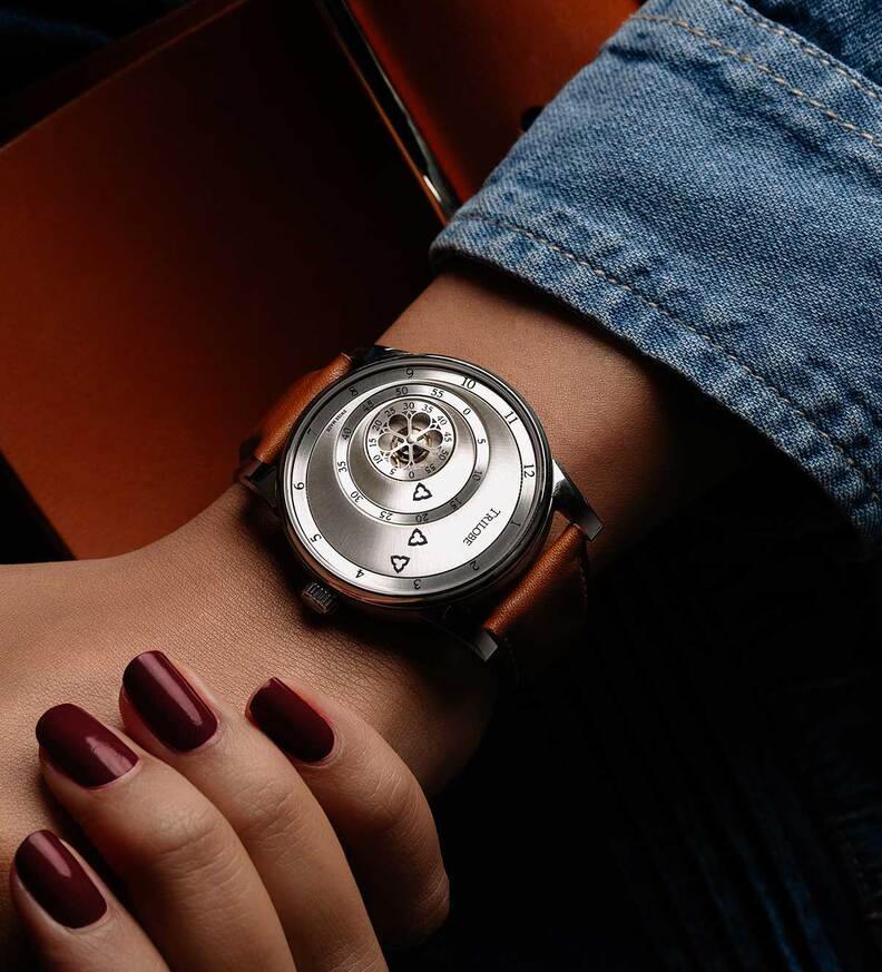 trilobe_les_martinaux_sunray_silver_wristshot