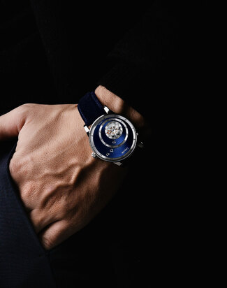 trilobe_les_martinaux_sunray_blue_wristshot