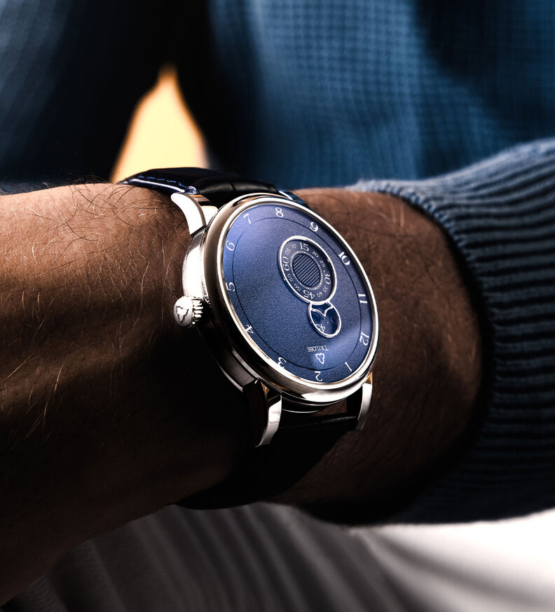 trilobe_nuit_fantastique_grained_blue_wristshot