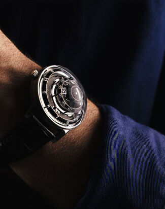 trilobe_unefolle_journe_black_wristshot