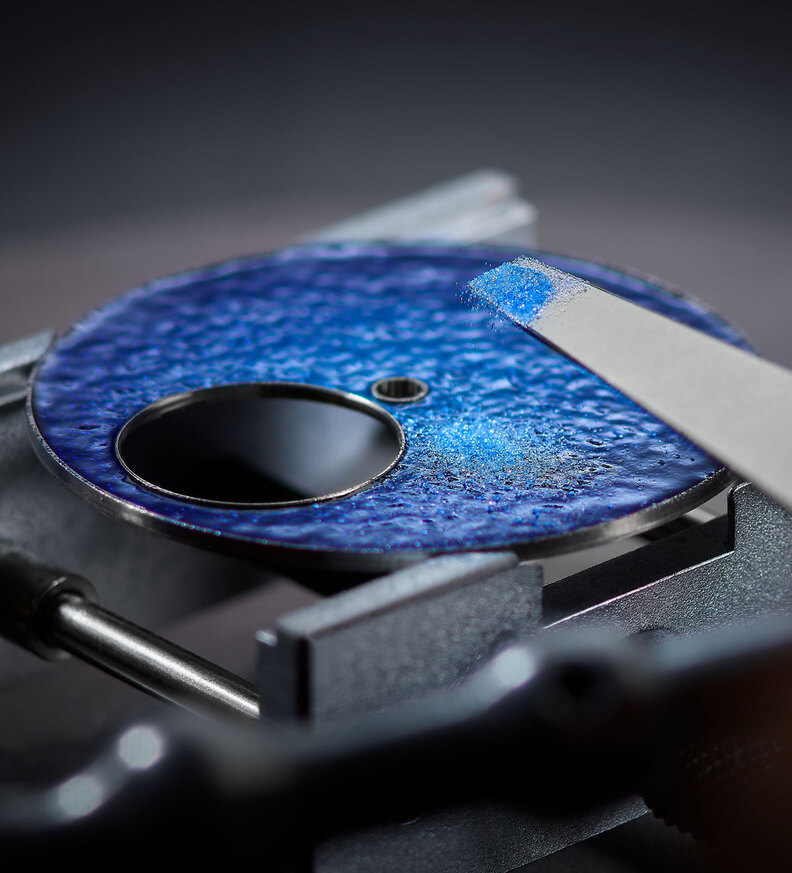 hmoser_streamliner_small_seconds_blue_enamel_macro