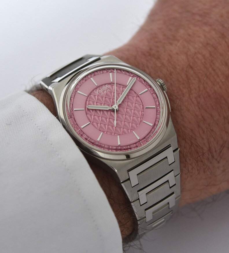 czapek sashiko pink wristhshot