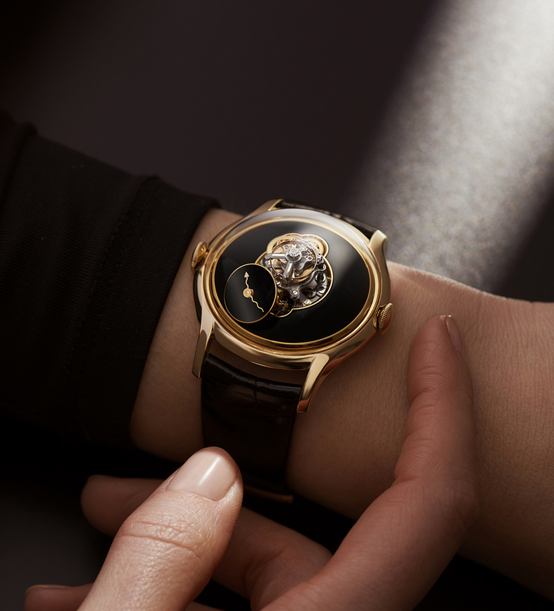 MBandF LM flyingT onyx wristshot