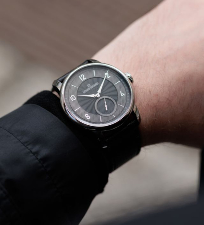 louis erard excellence petite Send guilloche black wristshot