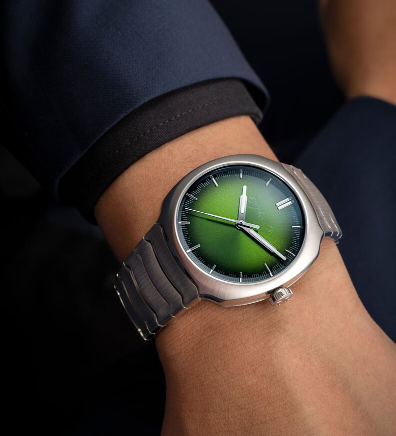 HMoser Streamliner Centre Seconds Matrix Green wristshot