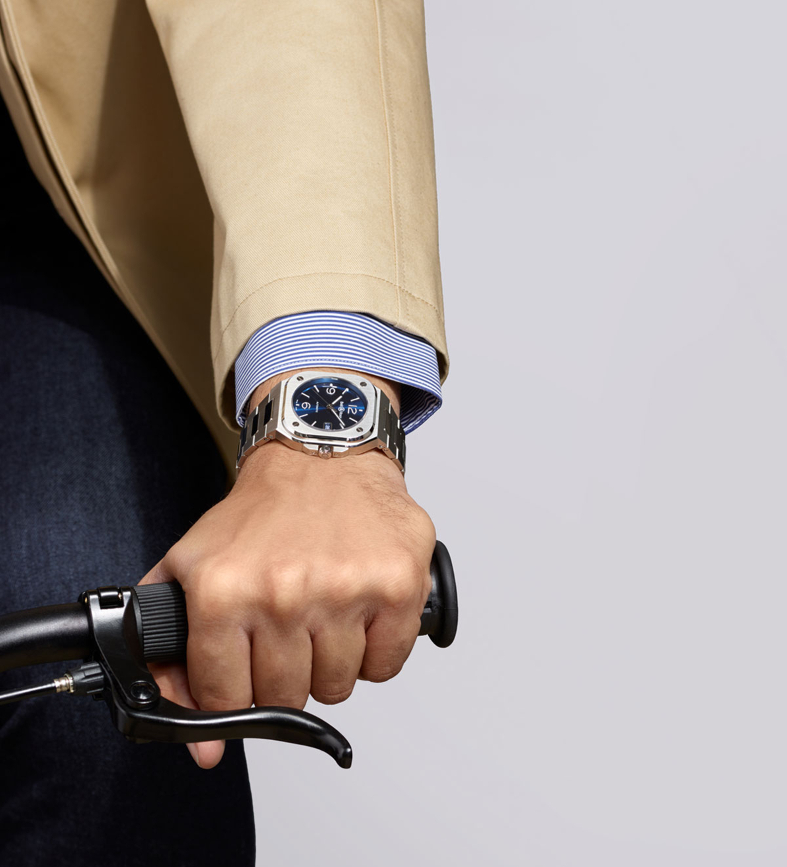 BR05 blue steel bellross wristshot
