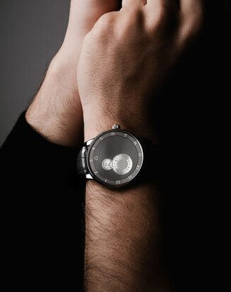 trilobe nuit fantastique brume 405 wristshot