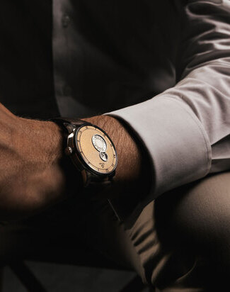 trilobe nuit fantastique grained dune 385 wristshot