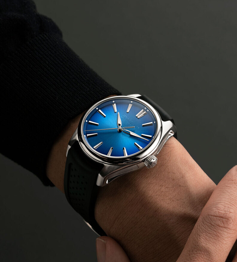 moser pioneer arctic blue wristshot