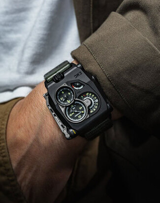Urwerk EMC SR71 wristshot