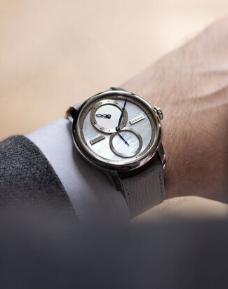 louis erard le regulateur kudoke white mop wristshot