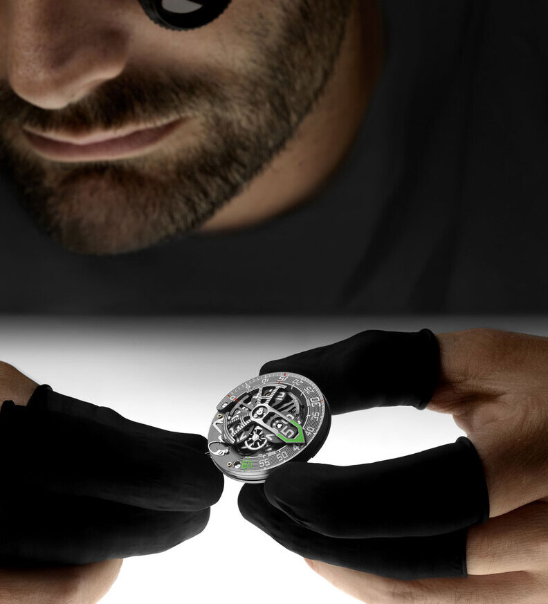 urwerk ur150 scorpion titan movement