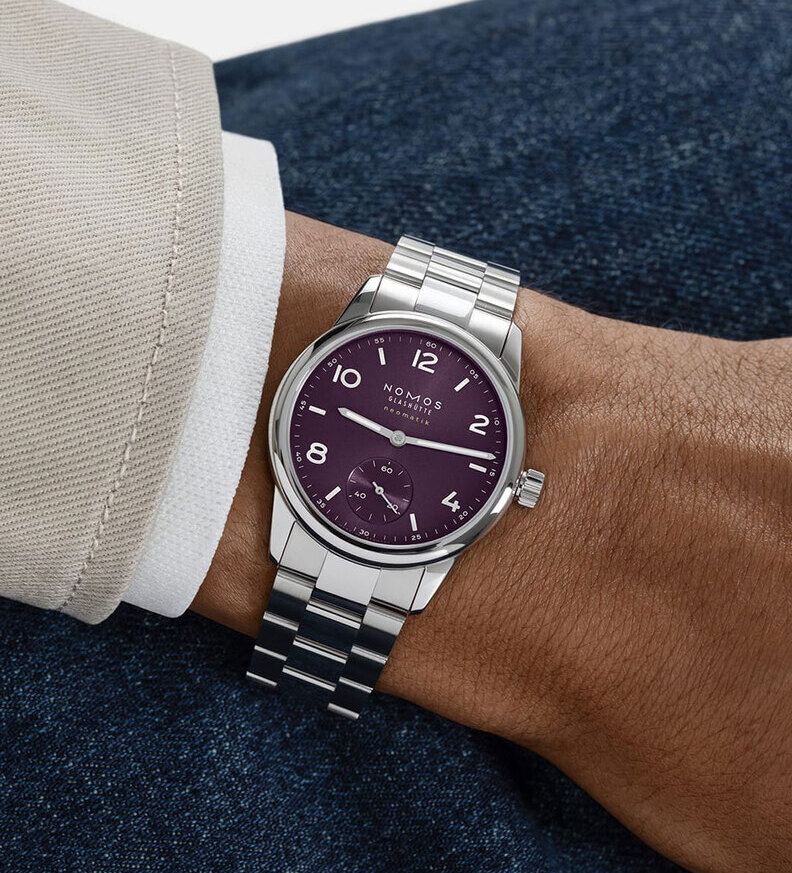 Nomos Club Sport neomatik 34 purple wristshot