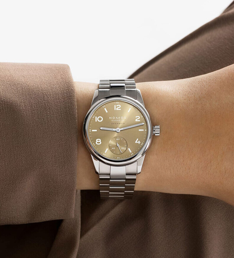 Nomos Club Sport neomatik 34 gold wristshot