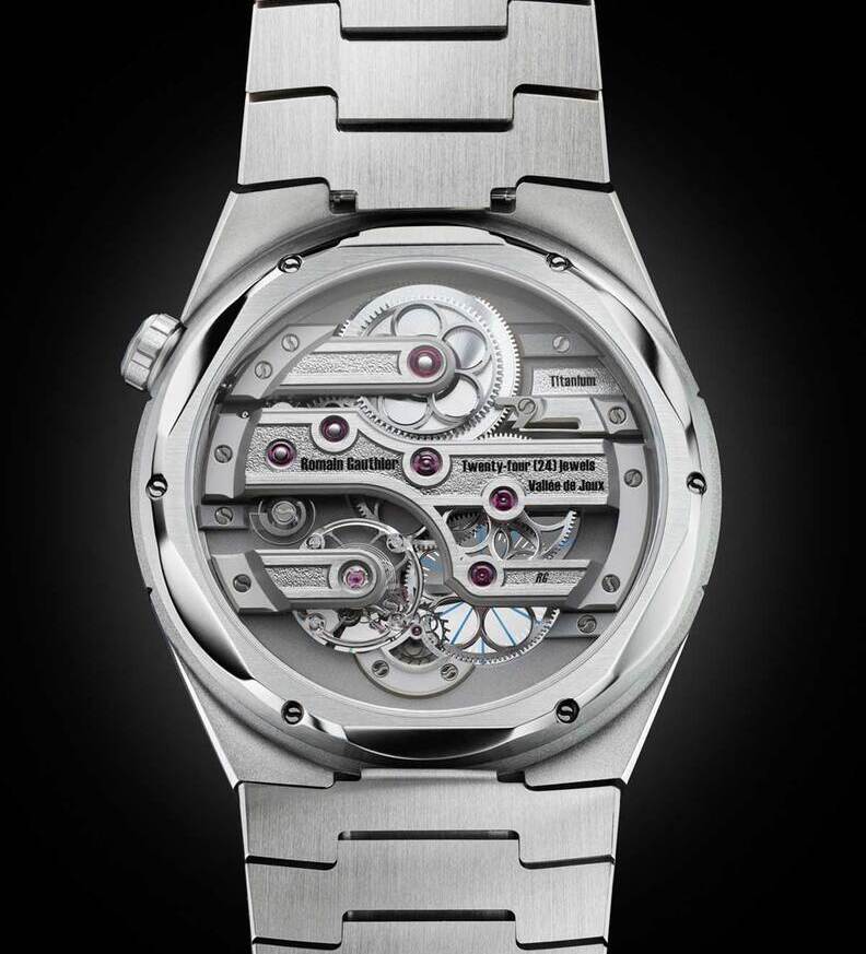 C by Romain Gauthier Titanium Edition Bracelet black movement