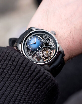 hmoser_pioneer_cylindrical_tourbillon_wristshot