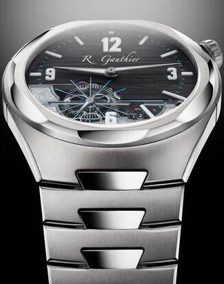 C by Romain Gauthier Titanium Edition Bracelet black sapphire dial