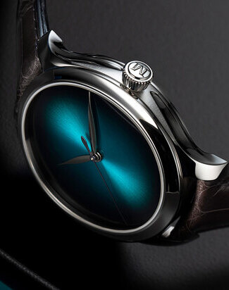 hmoser Endeavour Centre Seconds Blue Lagoon case