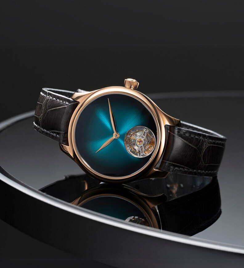 Hmoser Endeavour Tourbillon Blue Lagoon lifestyle