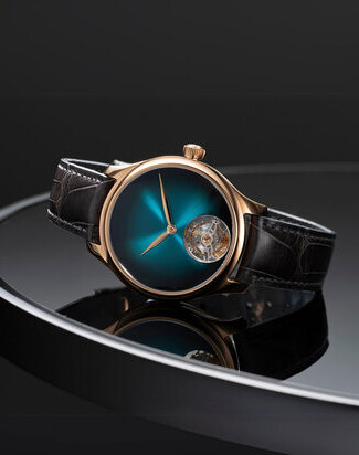 Hmoser Endeavour Tourbillon Blue Lagoon lifestyle