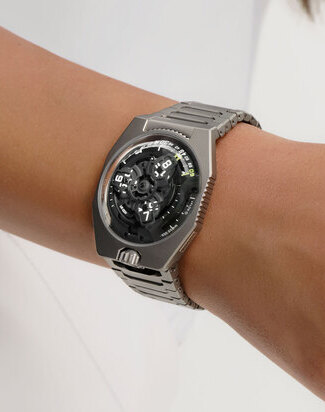 ur 100v magict hunter green wristshot